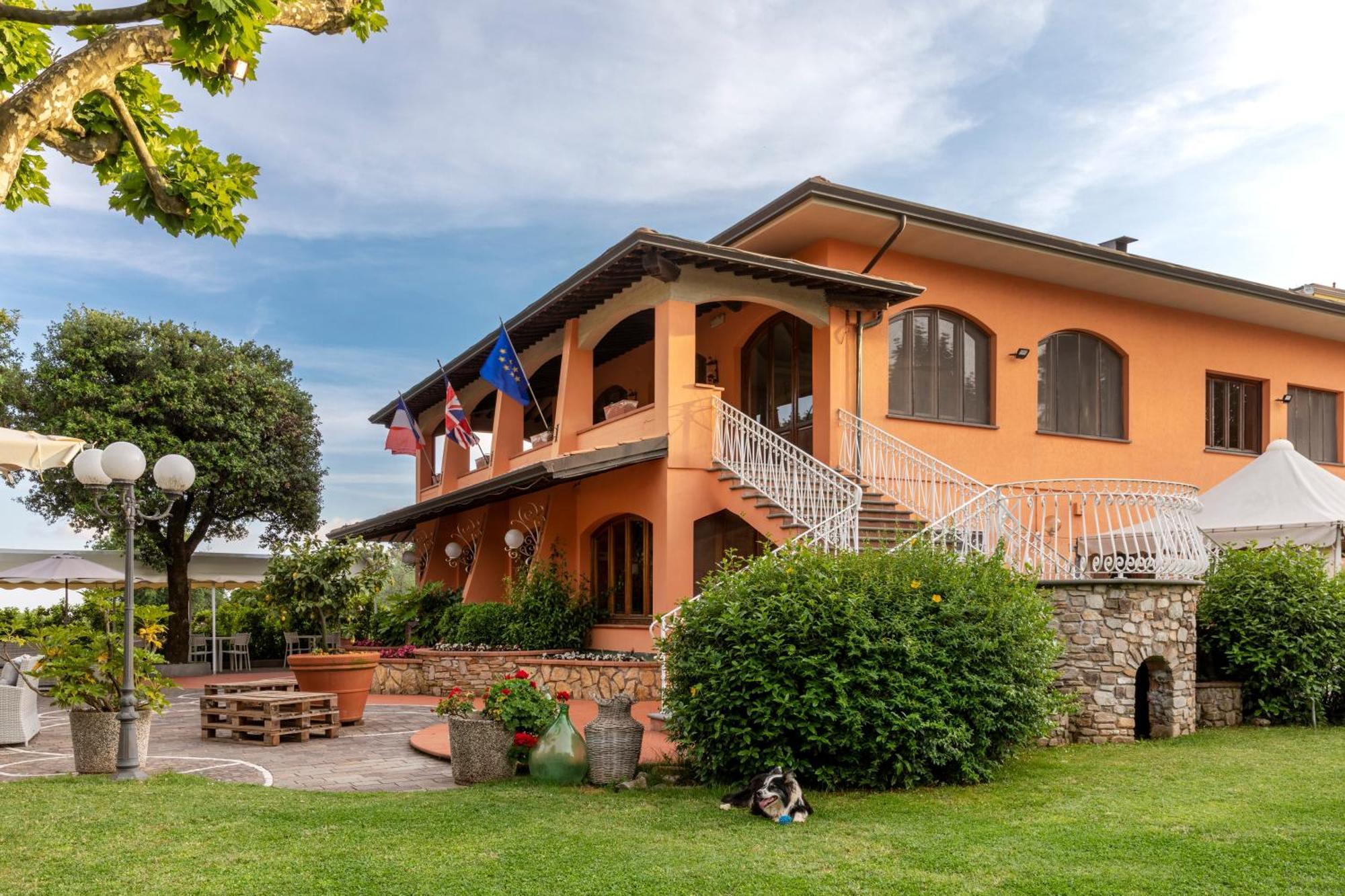 Holiday Prato Verde Chiatri Экстерьер фото